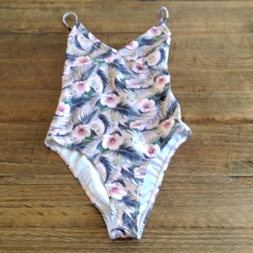 🦋Y&R ONE PIECE SWIMSUIT🦋